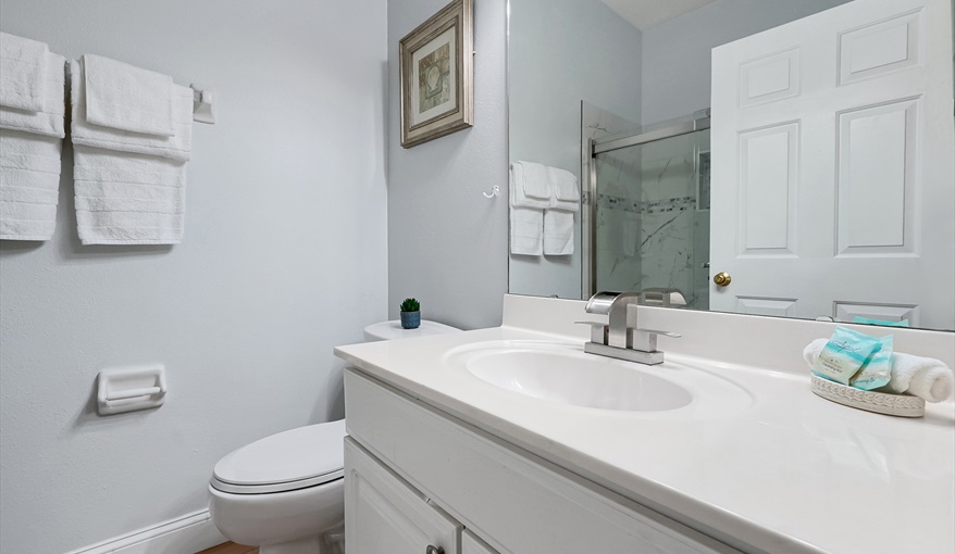 Guest bathroom. CJS FLORIDA VILLA in Esprit, Davenport, Orlando
