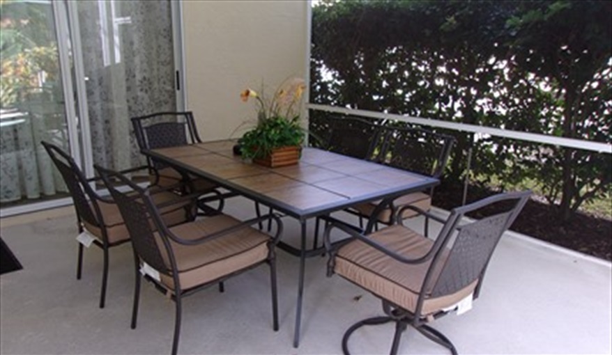 Lanai Dining Area with conservation view. CJS FLORIDA VILLA in Four Corners, Davenport, Orlando