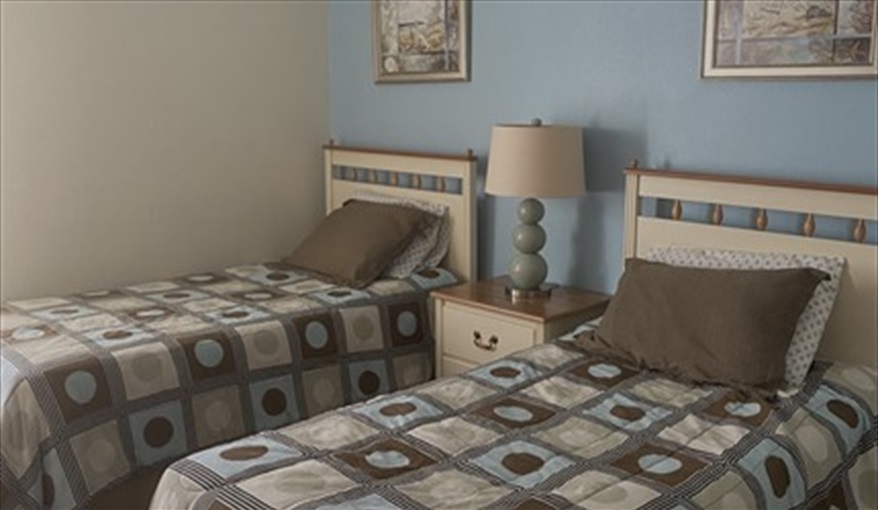 Twin Bedroom with closet space & cable TV. CJS FLORIDA VILLA in Four Corners, Davenport, Orlando