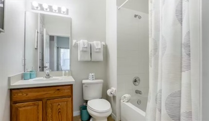 King Bathroom. Magic Memories Paradise Villa in Cumbrian Lakes, Kissimmee, Orlando