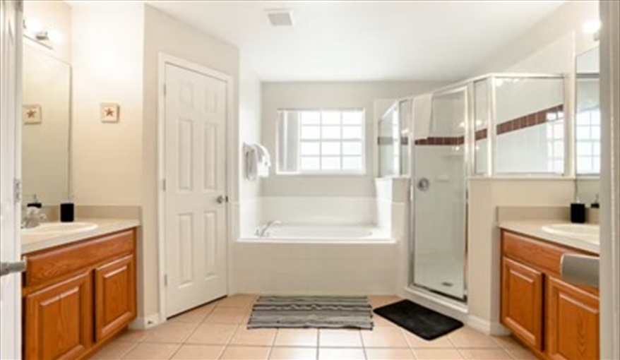 Master Bathroom. Magic Memories Paradise Villa in Cumbrian Lakes, Kissimmee, Orlando