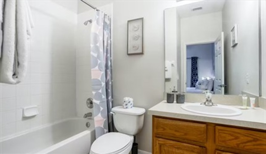 Queen Bathroom. Magic Memories Paradise Villa in Cumbrian Lakes, Kissimmee, Orlando