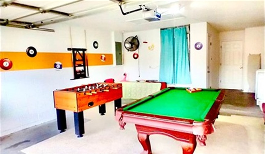 Games room. Ref 993PF. Family home, free BBQ. Near Disney. Pet friendly in Lindfields, Kissimmee, Orlando