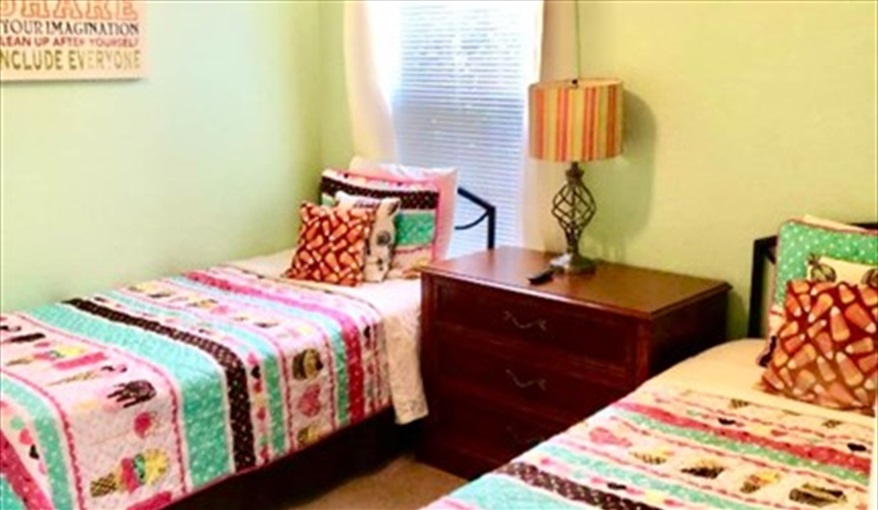 Bedroom 3: Twin beds. Ref 993PF. Family home, free BBQ. Near Disney. Pet friendly in Lindfields, Kissimmee, Orlando