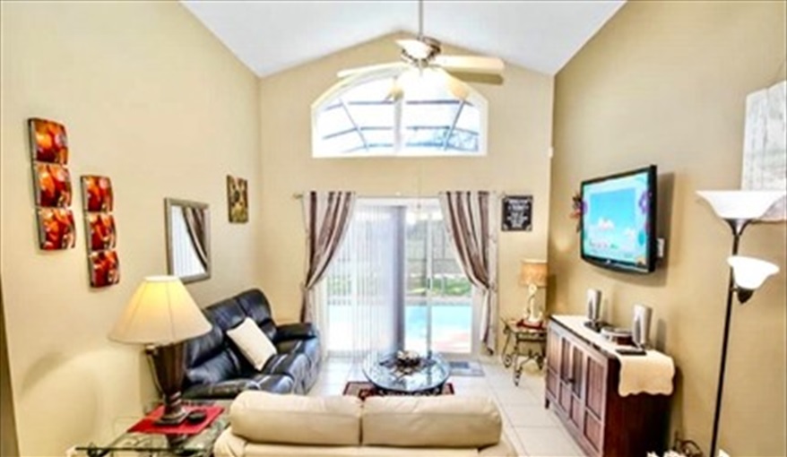 The main seating area that looks out onto the pool area. Ref 17. Lake Berkley. Superb Villa , own pool. BBQ. Nr Disney. Gated resort in Lake Berkley Resort, Kissimmee, Orlando