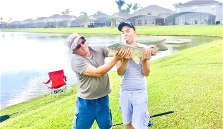 Happy fishermen. Ref 17. Lake Berkley. Superb Villa , own pool. BBQ. Nr Disney. Gated resort in Lake Berkley Resort, Kissimmee, Orlando