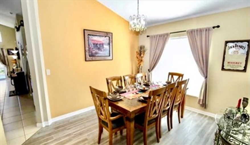 Formal dining space to seat 8. Ref 17. Lake Berkley. Superb Villa , own pool. BBQ. Nr Disney. Gated resort in Lake Berkley Resort, Kissimmee, Orlando