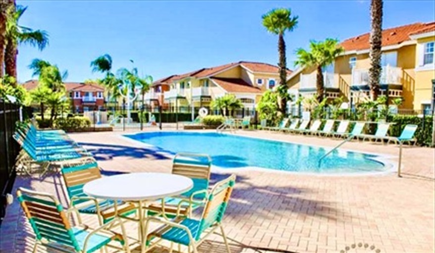 Resort pool. Ref 17. Lake Berkley. Superb Villa , own pool. BBQ. Nr Disney. Gated resort in Lake Berkley Resort, Kissimmee, Orlando