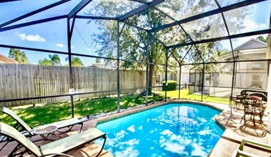 The perfect place to soak up the sun. Ref 17. Lake Berkley. Superb Villa , own pool. BBQ. Nr Disney. Gated resort in Lake Berkley Resort, Kissimmee, Orlando