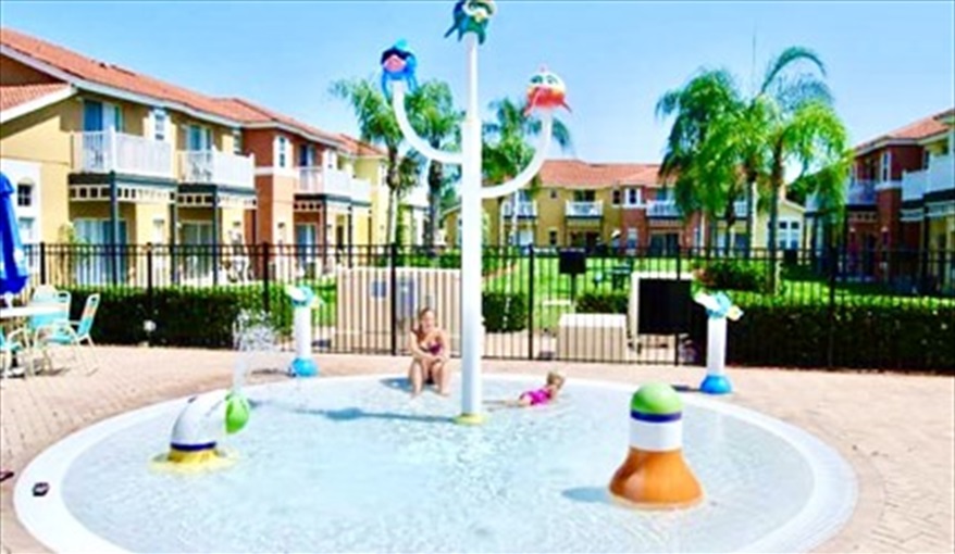 Splash pool. Ref 17. Lake Berkley. Superb Villa , own pool. BBQ. Nr Disney. Gated resort in Lake Berkley Resort, Kissimmee, Orlando