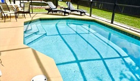 Private pool that can be heated. Ref 17. Lake Berkley. Superb Villa , own pool. BBQ. Nr Disney. Gated resort in Lake Berkley Resort, Kissimmee, Orlando