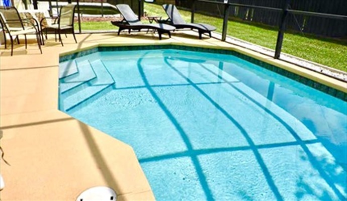 Private pool that can be heated. Ref 17. Lake Berkley. Superb Villa , own pool. BBQ. Nr Disney. Gated resort in Lake Berkley Resort, Kissimmee, Orlando