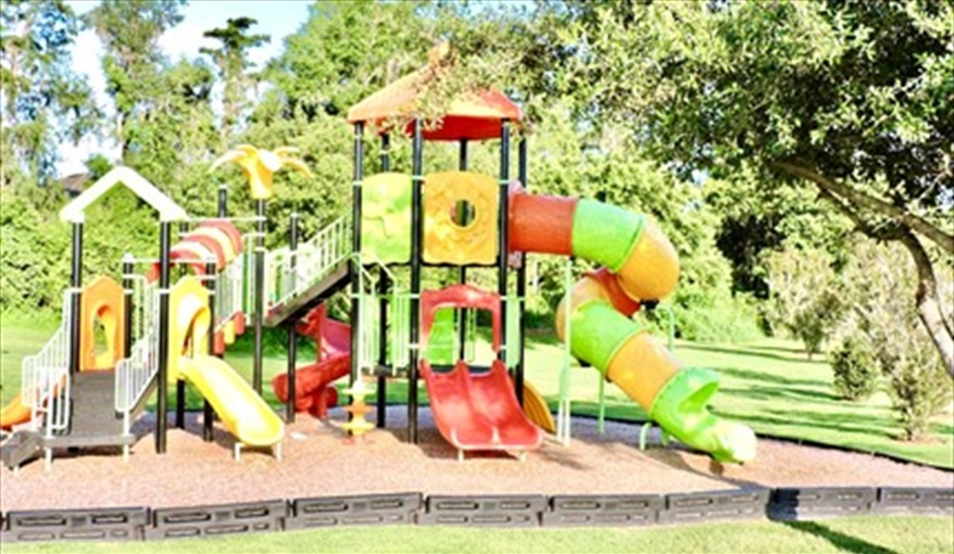 Resort Play park. Ref 17. Lake Berkley. Superb Villa , own pool. BBQ. Nr Disney. Gated resort in Lake Berkley Resort, Kissimmee, Orlando