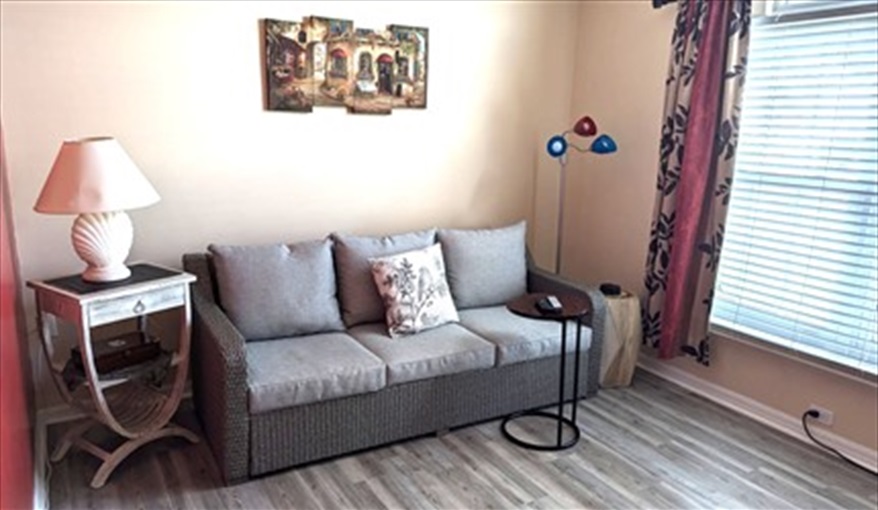 Second seating area with TV. Ref 17. Lake Berkley. Superb Villa , own pool. BBQ. Nr Disney. Gated resort in Lake Berkley Resort, Kissimmee, Orlando