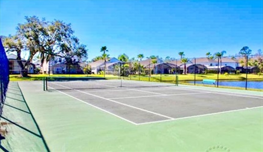 Resort Tennis court. Ref 17. Lake Berkley. Superb Villa , own pool. BBQ. Nr Disney. Gated resort in Lake Berkley Resort, Kissimmee, Orlando