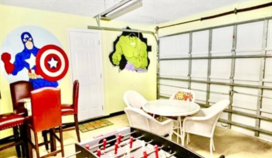 Games room with Foosball. Ref 17. Lake Berkley. Superb Villa , own pool. BBQ. Nr Disney. Gated resort in Lake Berkley Resort, Kissimmee, Orlando