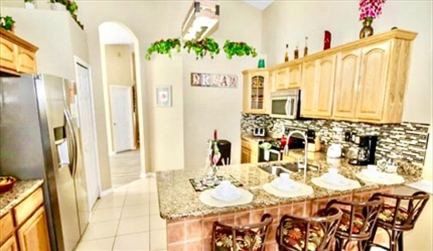 Breakfast bar seating. Ref 17. Lake Berkley. Superb Villa , own pool. BBQ. Nr Disney. Gated resort in Lake Berkley Resort, Kissimmee, Orlando