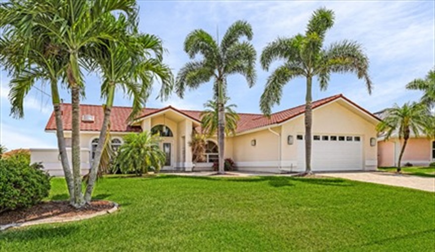 Villa Tropical Palms - SW Cape - South Facing W/front Home in Cape Coral, Cape Coral, Gulf Coast