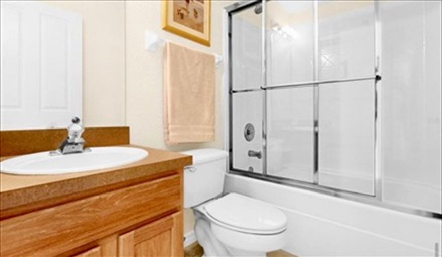 Bathroom with shower over bath. ref 996PF. Stunning villa. South facing pool. Pet friendly in Town Centre Reserve, Davenport, Orlando