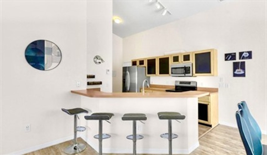 Breakfast bar. ref 996PF. Stunning villa. South facing pool. Pet friendly in Town Centre Reserve, Davenport, Orlando