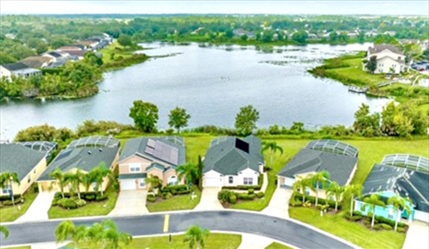 Your stunning lake view. ref 996PF. Stunning villa. South facing pool. Pet friendly in Town Centre Reserve, Davenport, Orlando