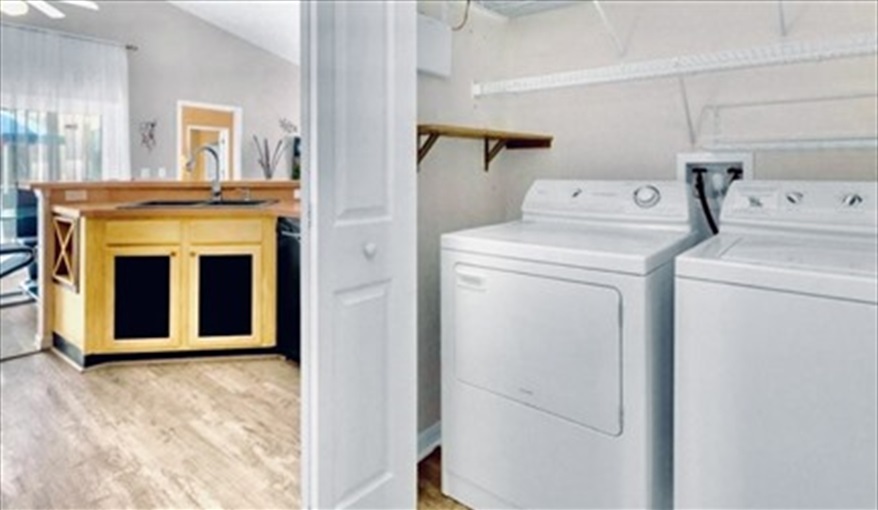 Laundry room. ref 996PF. Stunning villa. South facing pool. Pet friendly in Town Centre Reserve, Davenport, Orlando