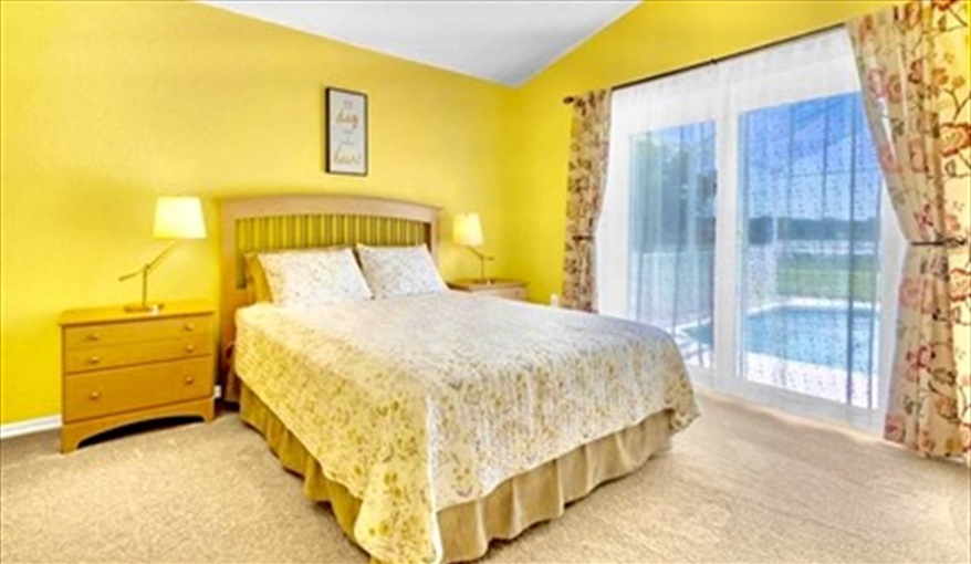 Master bedroom with ensuite bathroom. ref 996PF. Stunning villa. South facing pool. Pet friendly in Town Centre Reserve, Davenport, Orlando