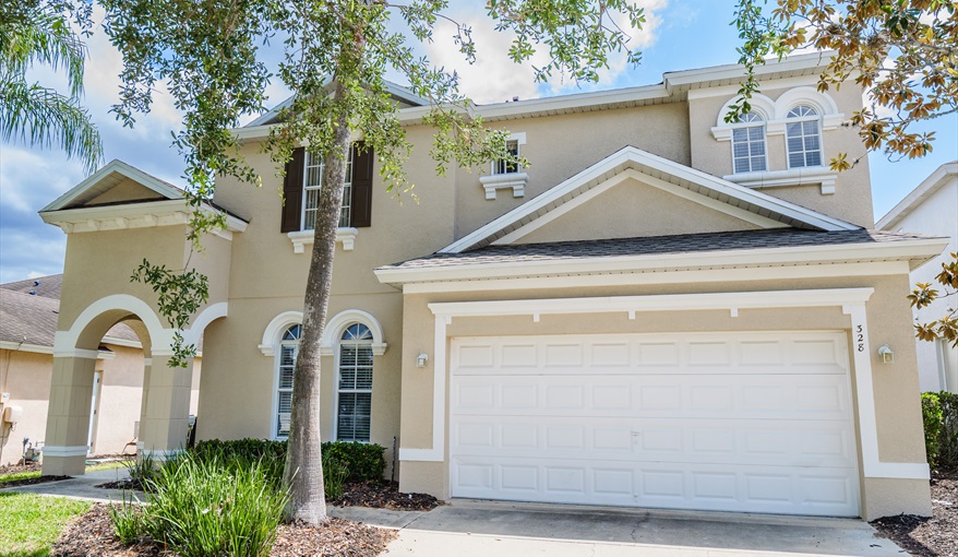 Villa Beautiful, Modern 5 Bed, 4 Bath Villa on Calabay Parc with Private Pool - Mins to Disney in Calabay Parc, Davenport, Orlando
