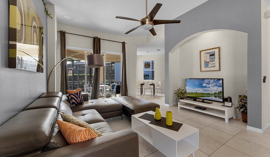 Villa Beautiful, Modern 5 Bed, 4 Bath Villa on Calabay Parc with Private Pool - Mins to Disney in Calabay Parc, Davenport, Orlando
