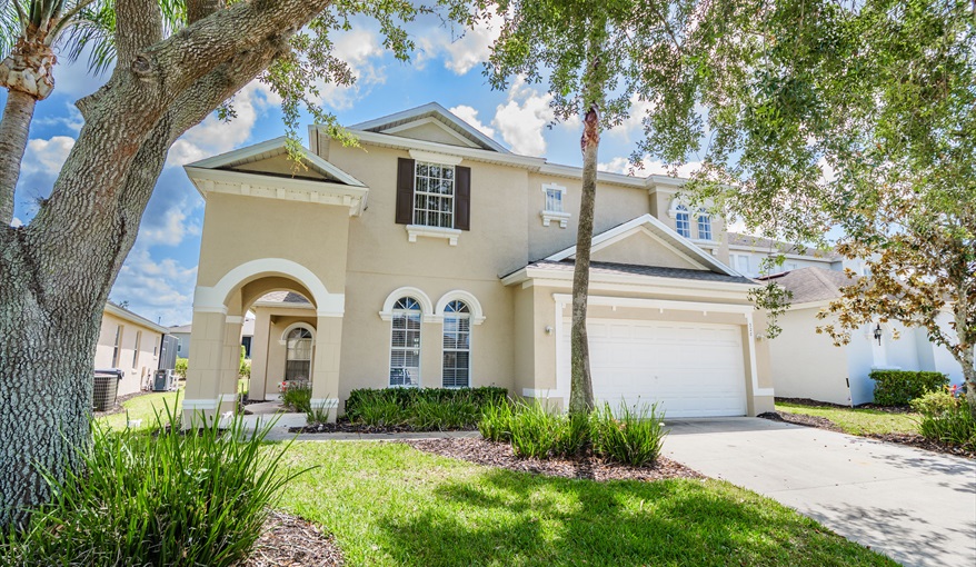 Villa Beautiful, Modern 5 Bed, 4 Bath Villa on Calabay Parc with Private Pool - Mins to Disney in Calabay Parc, Davenport, Orlando