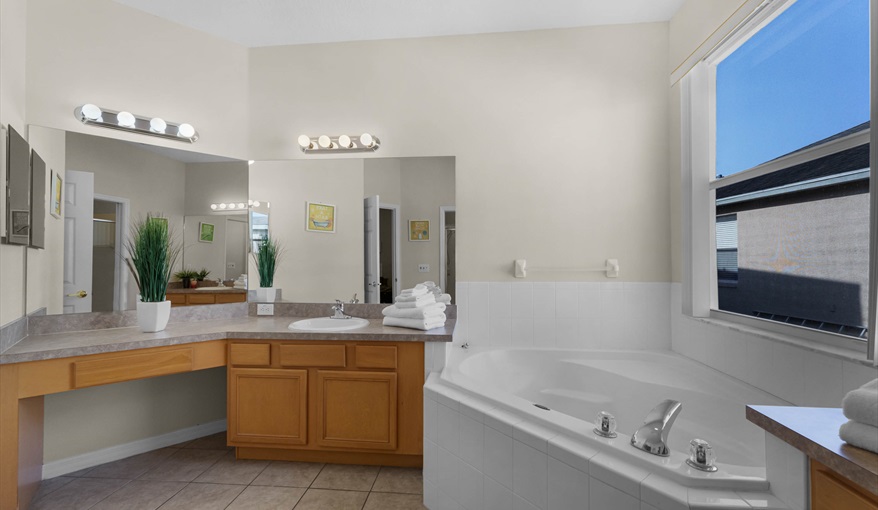 Villa Beautiful, Modern 5 Bed, 4 Bath Villa on Calabay Parc with Private Pool - Mins to Disney in Calabay Parc, Davenport, Orlando