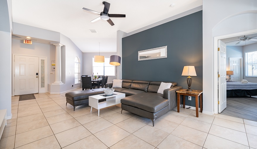 Villa Beautiful, Modern 5 Bed, 4 Bath Villa on Calabay Parc with Private Pool - Mins to Disney in Calabay Parc, Davenport, Orlando