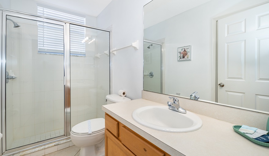 Villa Beautiful, Modern 5 Bed, 4 Bath Villa on Calabay Parc with Private Pool - Mins to Disney in Calabay Parc, Davenport, Orlando