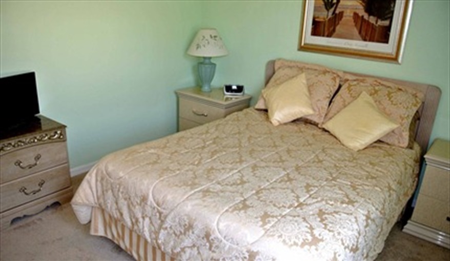 QUEEN BEDROOM. SOUTH PALMS in Bridgewater Crossing, Davenport, Orlando