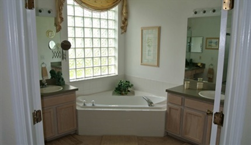 MASTER BATHROOM. SOUTH PALMS in Bridgewater Crossing, Davenport, Orlando