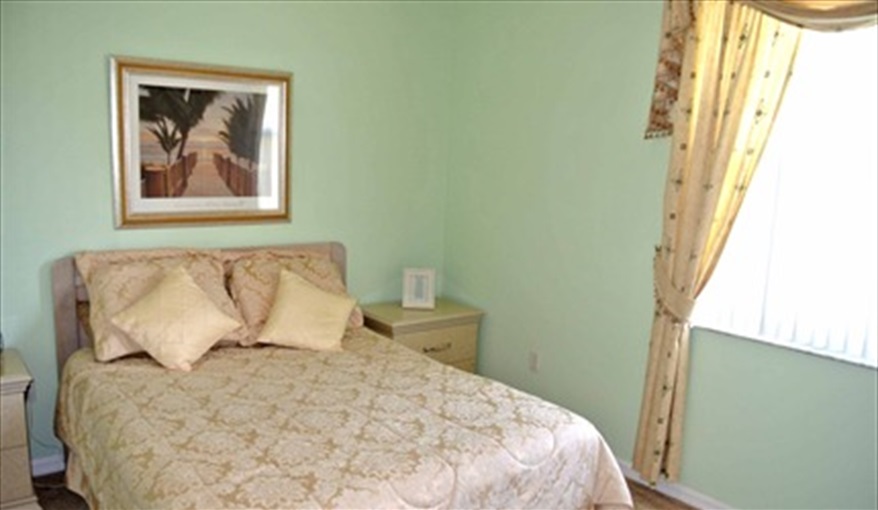 QUEEN BEDROOM. SOUTH PALMS in Bridgewater Crossing, Davenport, Orlando