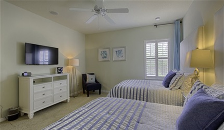 Double Queen room . The Villa Watersong, Platinum Executive Home in Watersong, Davenport, Orlando