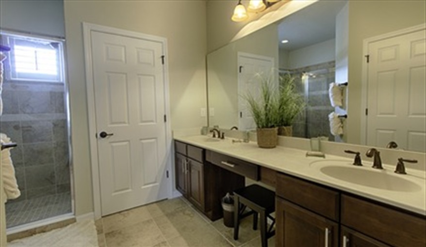 Master Bedroom En-suite. The Villa Watersong, Platinum Executive Home in Watersong, Davenport, Orlando