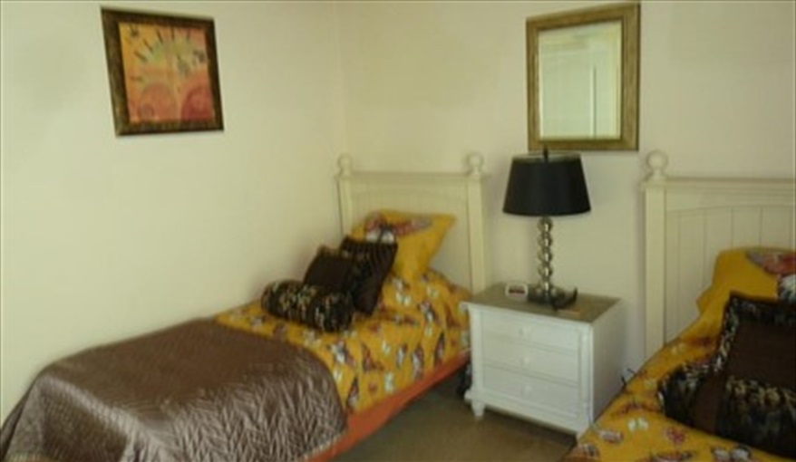 Twin Room. Pluto's Palace Florida Villa in Sandy Ridge, Davenport, Orlando