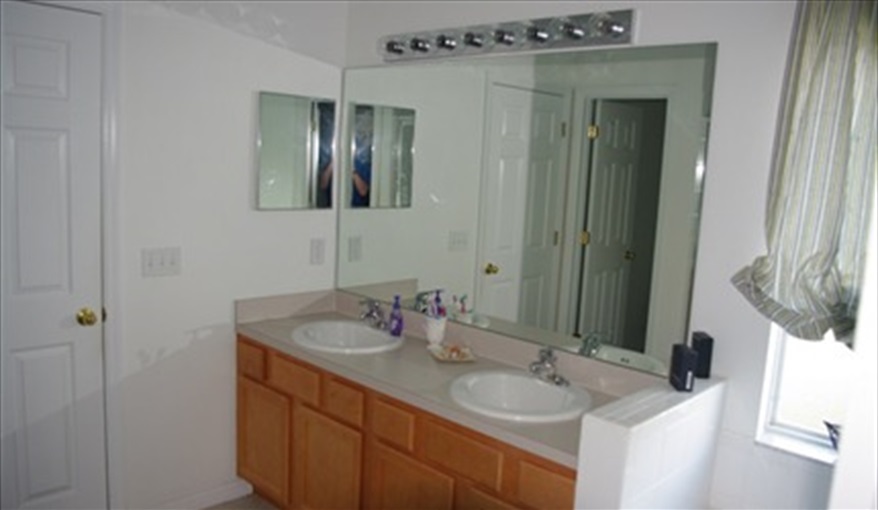 ensuite. Doorway to Disney in Emerald Island Resort, Kissimmee, Orlando