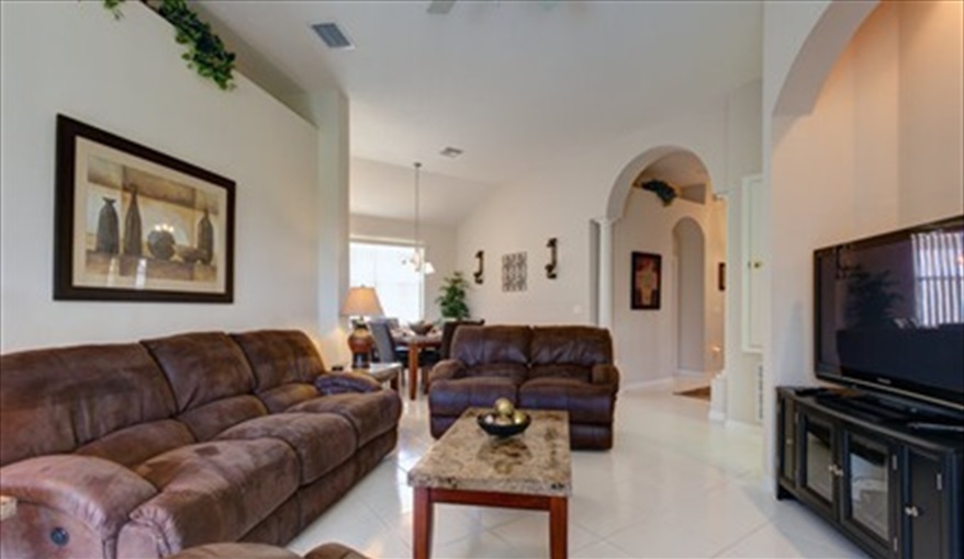 Family Room view 2. Florida Palms (Trip Advisor Travelers Choice Award 2020) in Calabay Parc at Tower Lake, Haines City, Orlando