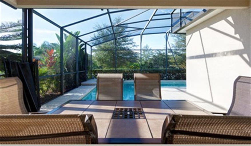 Lanai Table & Chairs. Florida Palms (Trip Advisor Travelers Choice Award 2020) in Calabay Parc at Tower Lake, Haines City, Orlando