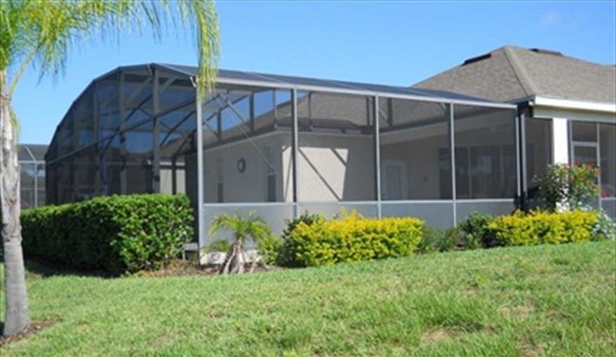 Villa Side View 2. Florida Palms (Trip Advisor Travelers Choice Award 2020) in Calabay Parc at Tower Lake, Haines City, Orlando