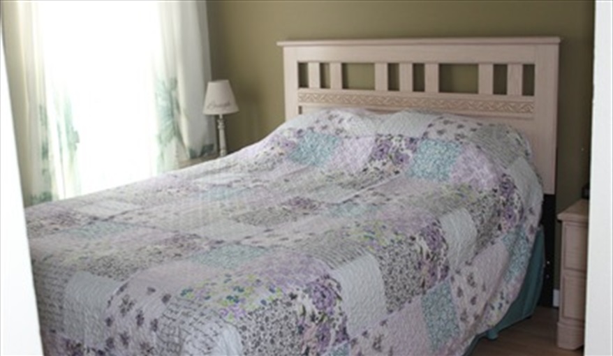 2nd Brdroom with a queen size bed. Lakeside Villa in Crescent Lakes, Kissimmee, Orlando