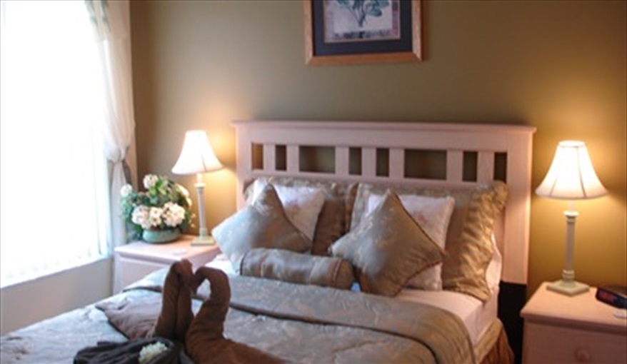Double Bedroom with a new plasma tv .. Lakeside Villa in Crescent Lakes, Kissimmee, Orlando