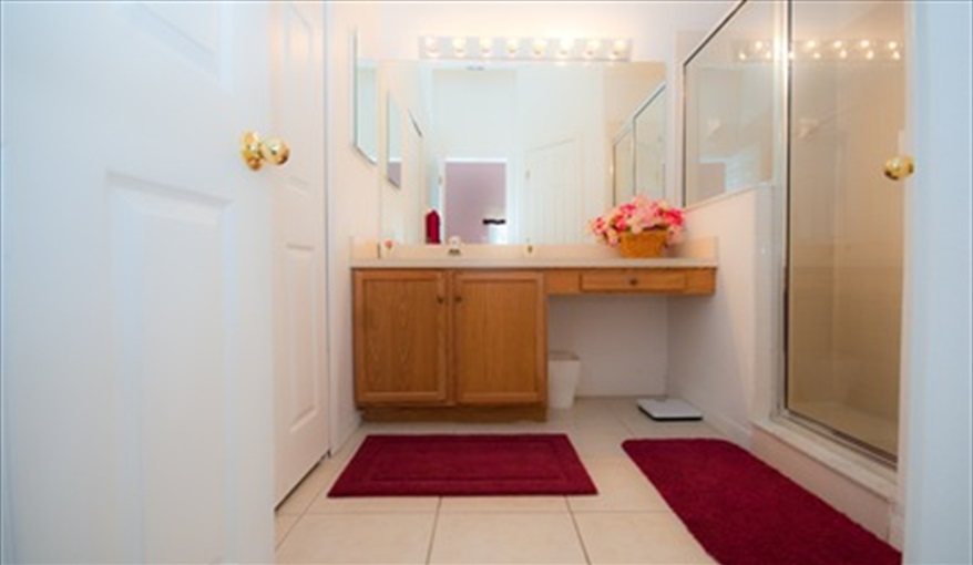 Ensuite To Master. Lakeside Villa in Crescent Lakes, Kissimmee, Orlando