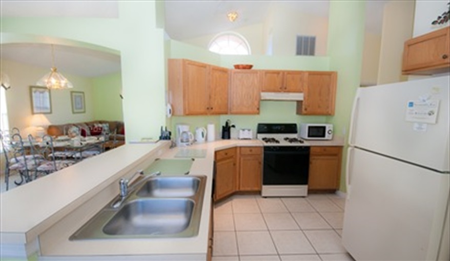 Kitchen With Tiled Floor. Lakeside Villa in Crescent Lakes, Kissimmee, Orlando