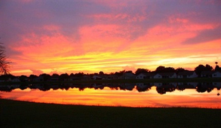 Sunset across the lake. Deer Creek Villa Close To SeaWorld in Deer Creek Village, Orlando, Orlando