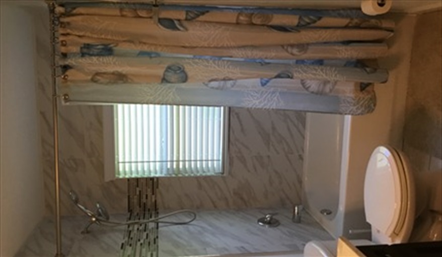 Twin Bathroom. Floridavillarosso in West Stonebridge, Davenport, Orlando