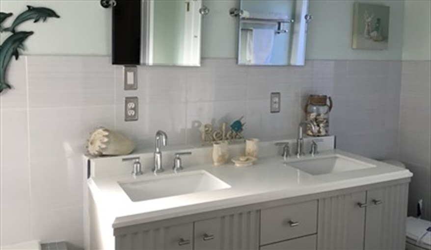 Master Bedroom Ensuite. Floridavillarosso in West Stonebridge, Davenport, Orlando